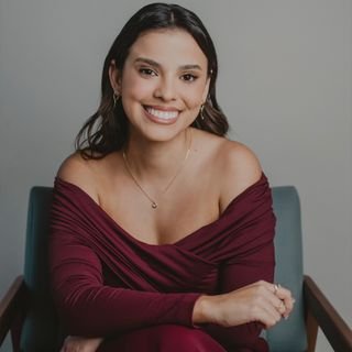 Dra. Valeska Siqueira Nunes dos Anjos