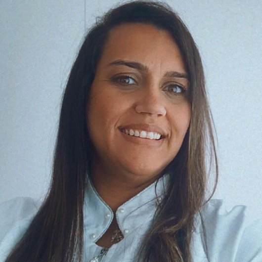 Dra. Evellyn Silveira