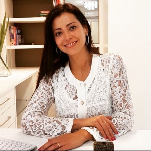 Dra. Alessandra Junger