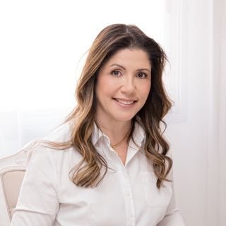 Dra. Giovana Mendes
