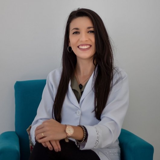 Dra. Débora Rocha Monteiro de Faria