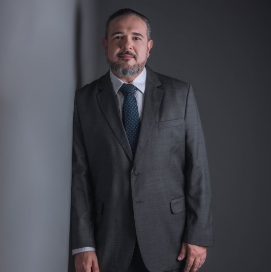 Dr. Fernando Faria
