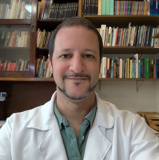 Dr. André Roberto Ribeiro Torres