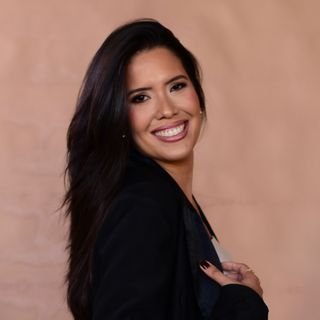 Dra. Bárbara Teixeira