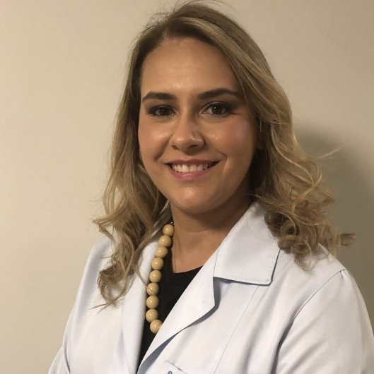 Dra. Larissa Moura Parenti