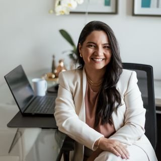 Dra. Verônika Angéllica Gomes