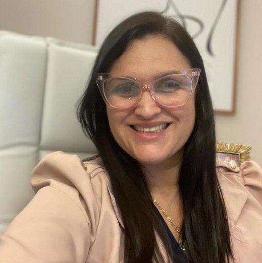 Dra. Adriana Oliveira Farias