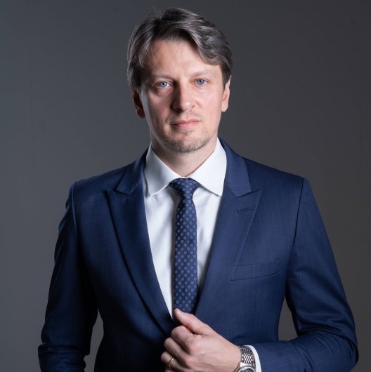 Dr. Artem Ayvazyan