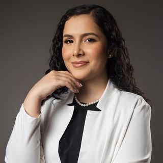 Dra. Marília de Castro Oliveira