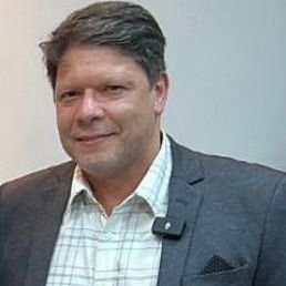 Dr. Armando Sousa de Araujo