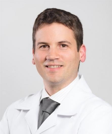Dr. Roberto Viña Coral