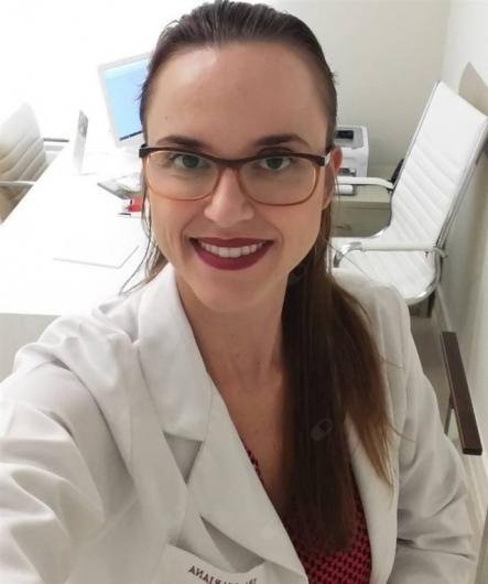 Dra. Mariana Meneguso Nogueira