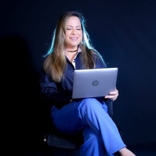 Dra. Alana Farias