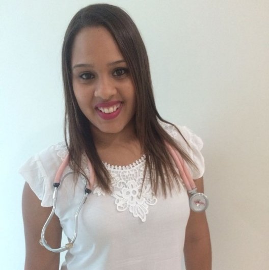 Dra. Victória Silva Teixeira