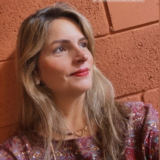 Dra. Débora Cestaro