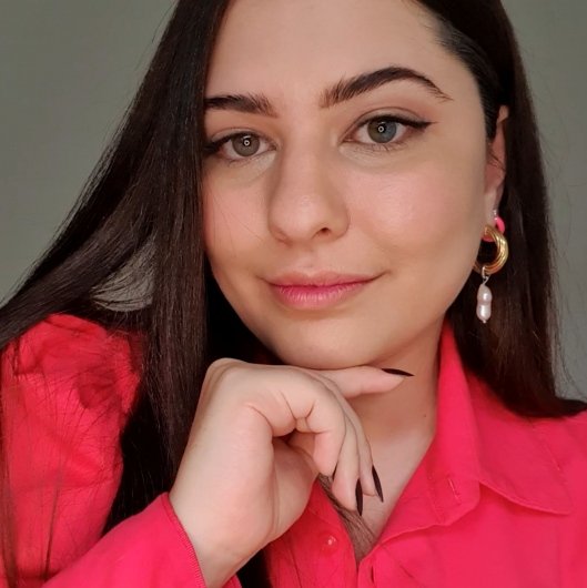 Dra. Alexandra Cerqueira César