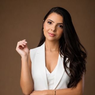 Dra. Gabriella Perez De Melo Silva