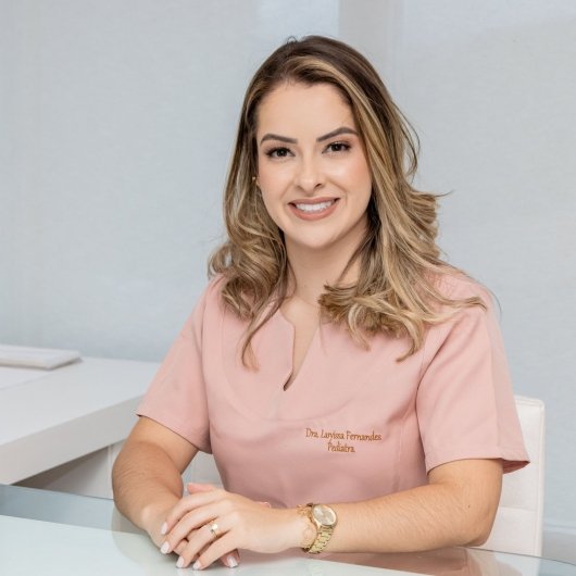 Dra. LARYISSA FERNANDES