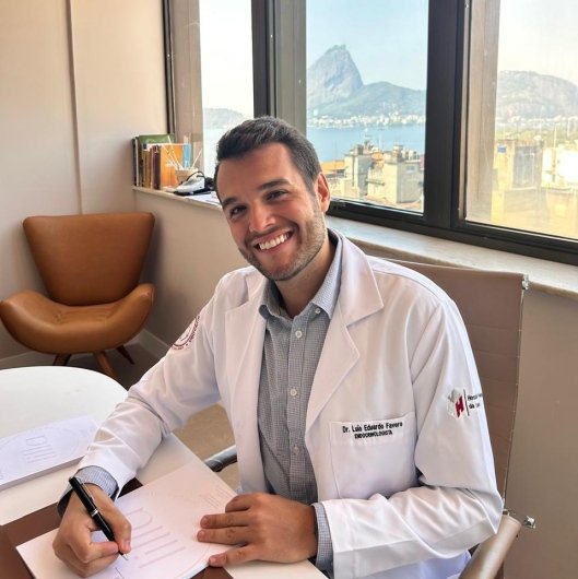 Dr. Eduardo Favero