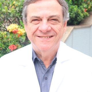 Dr. César Bariani