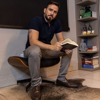 Dr. Eduardo Ursolino