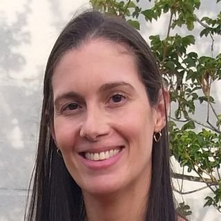 Dra. Carolina Rodrigues de Souza Lopez