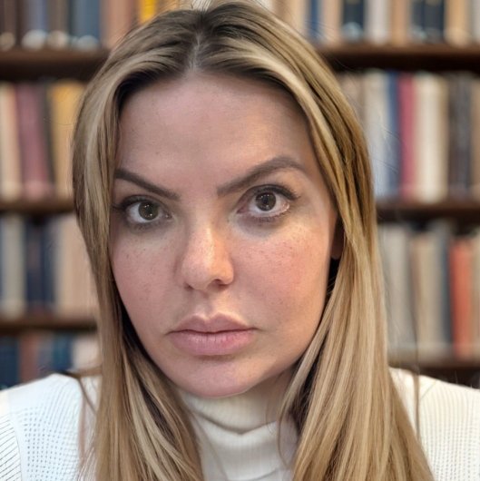 Dra. Fernanda Mendes Araujo