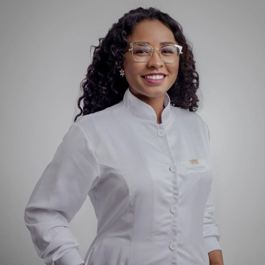 Dra. Nayara Souza Cruz
