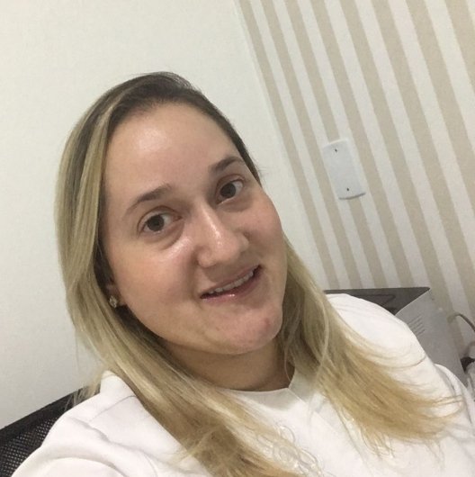 Dra. Camila Carine Santos Lessa