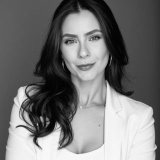 Dr. Larissa Meneses