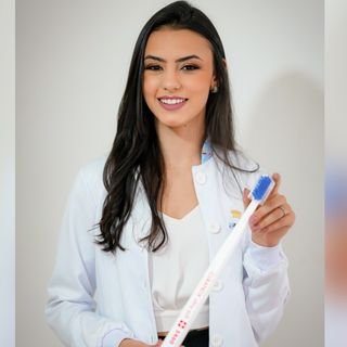 Dra. Julia Santos Pereira