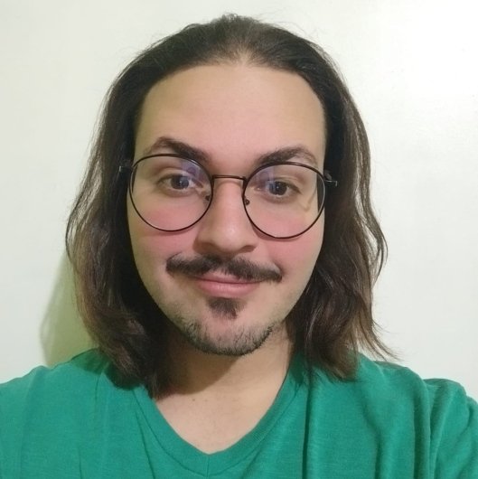 Dr. Lucas Navarro