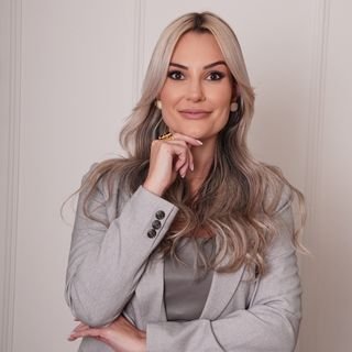 Dra. Julia de Carvalho Machado