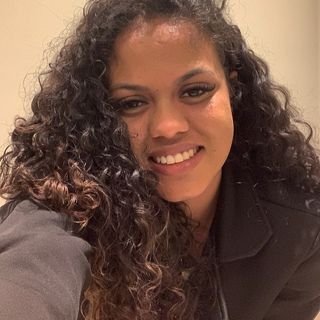 Dra. Manoela Moura