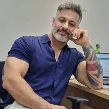 Dr. Erik Fernandes