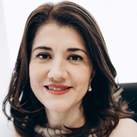 Dra. Andrea Alves Pereira