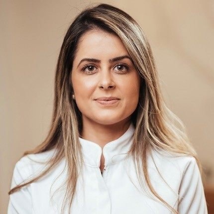 Dra. Mariana Cruz Lima Reis