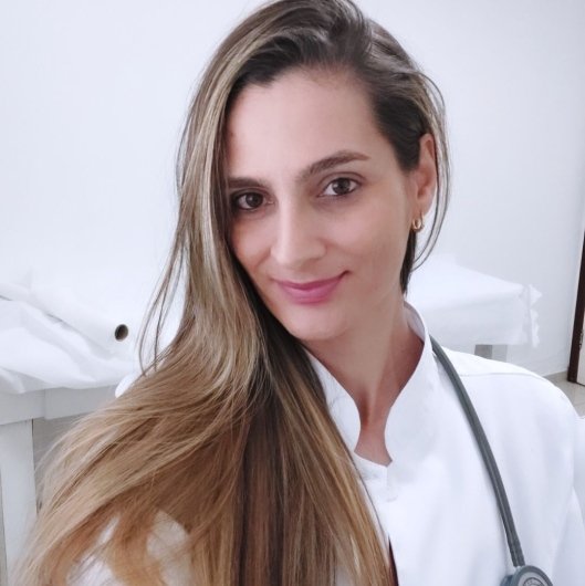Dra. Aline Maria Curvelo de Siqueira