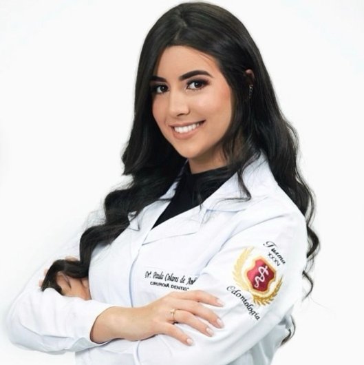Dra. Paula Colares