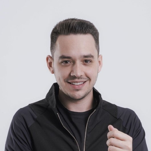Dr. Lucas Castro
