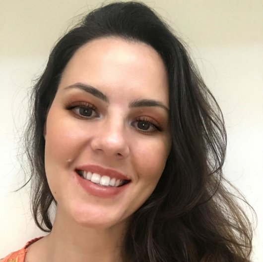 Dra. Lívia Grees