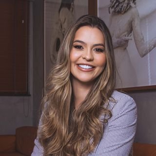 Dra. Larissa Abreu