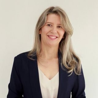 Dra. Elizabeth Cristina Bearari Rubo