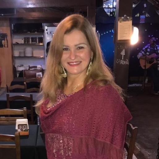 Dr. Glaucia Marques Alves