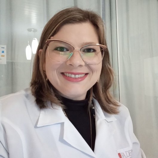 Dra. Cristine Farias Hoffmann
