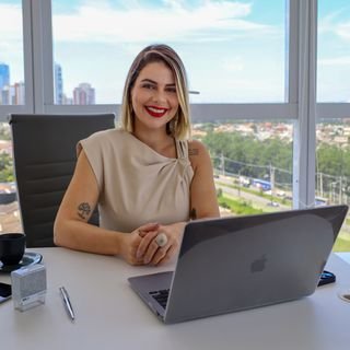 Dra. Bruna Cury Marinho