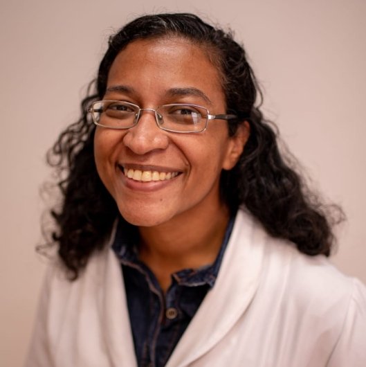 Dra. Larissa Souza Carmo