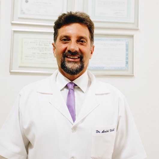 Dr. André Vidal