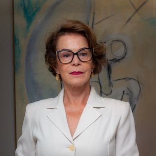 Dra. Ana Ester Nogueira Pinto