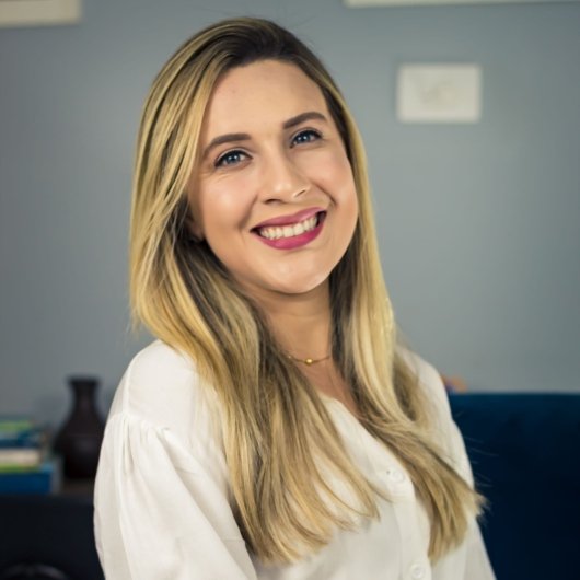 Prof. Paloma Oliveira